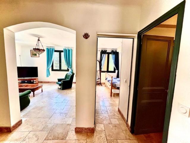 Grand Appartement En Face Du Village Moustiers-Sainte-Marie Kültér fotó
